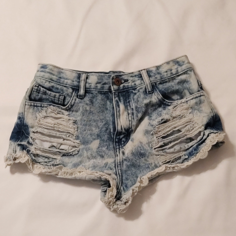 🌟Forever21 distressed jean shorts